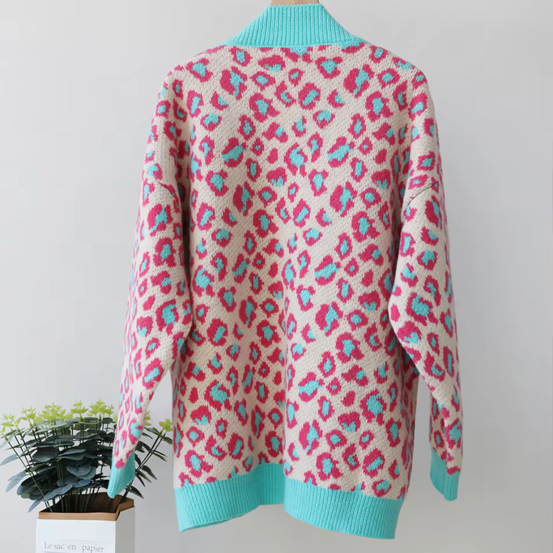 Carrie – Strickjacke mit modernem Leopardenmuster